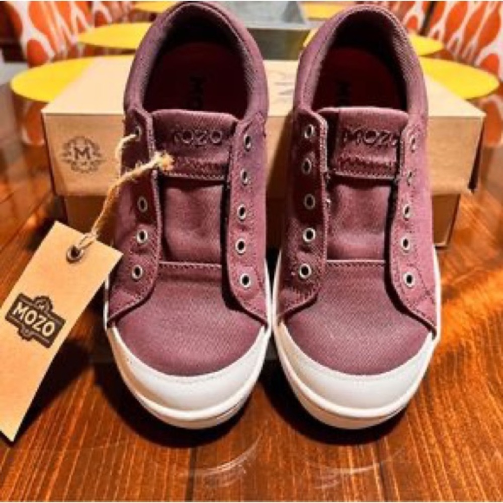 Women’s Size 5 Mozo Maven Non-Slip Shoes